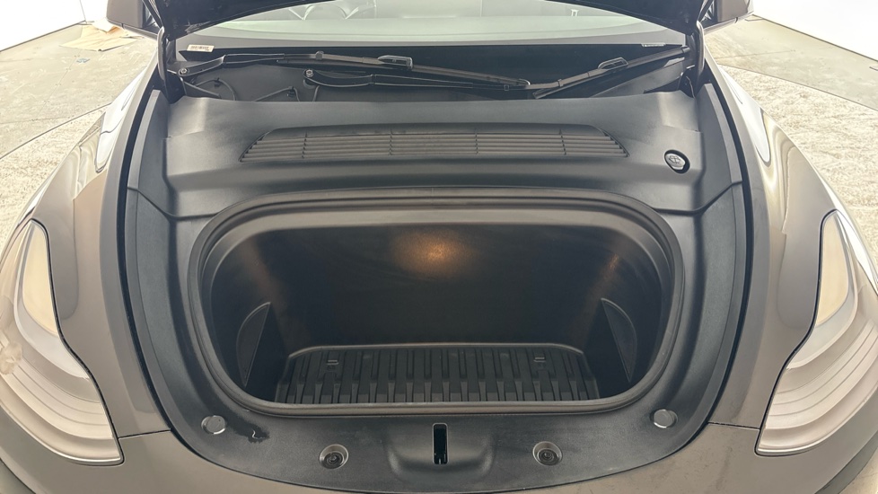 Tesla Model Y Image 16