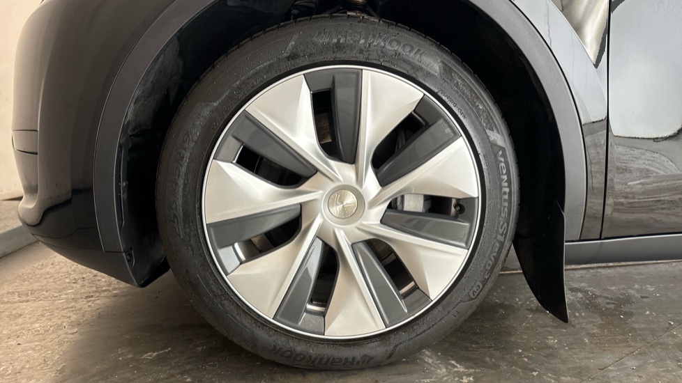 Tesla Model Y Image 17