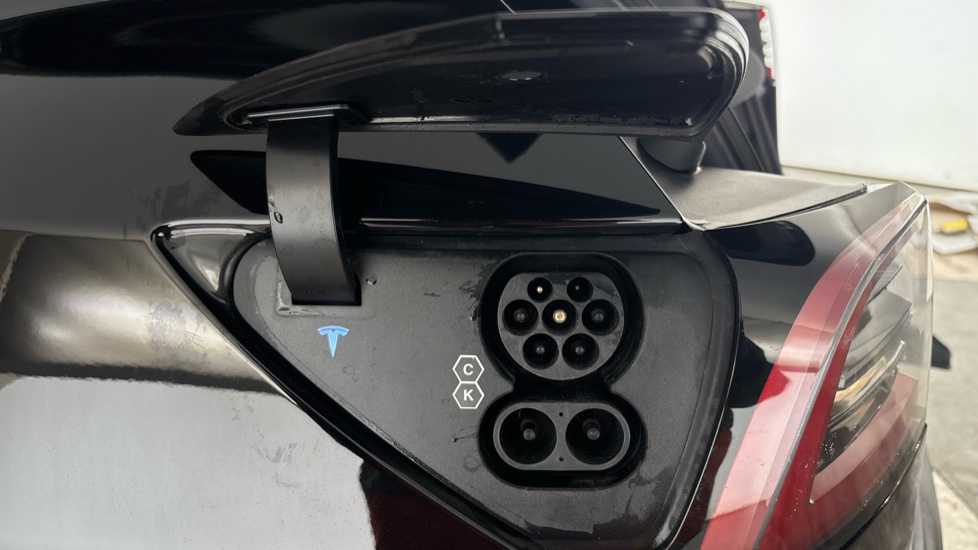 Tesla Model Y Image 21