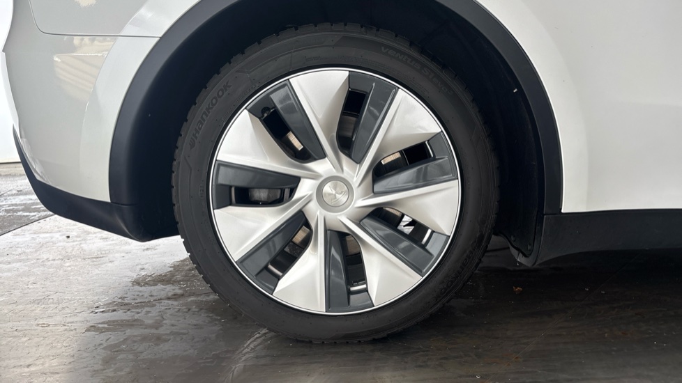 TESLA MODEL Y Image 19