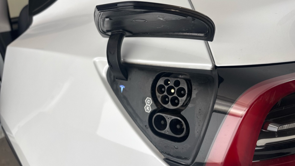 TESLA MODEL Y Image 21