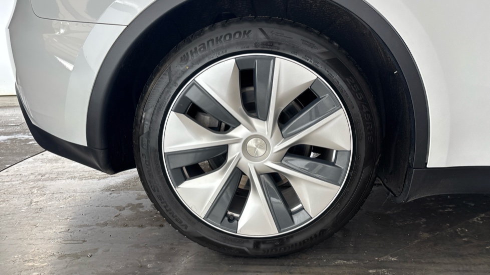 TESLA MODEL Y Image 19