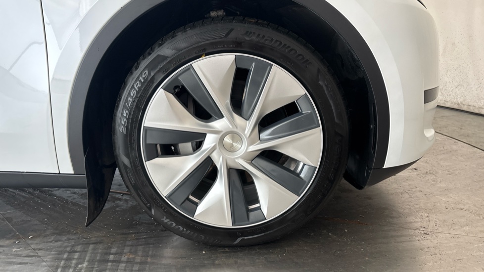 TESLA MODEL Y Image 20