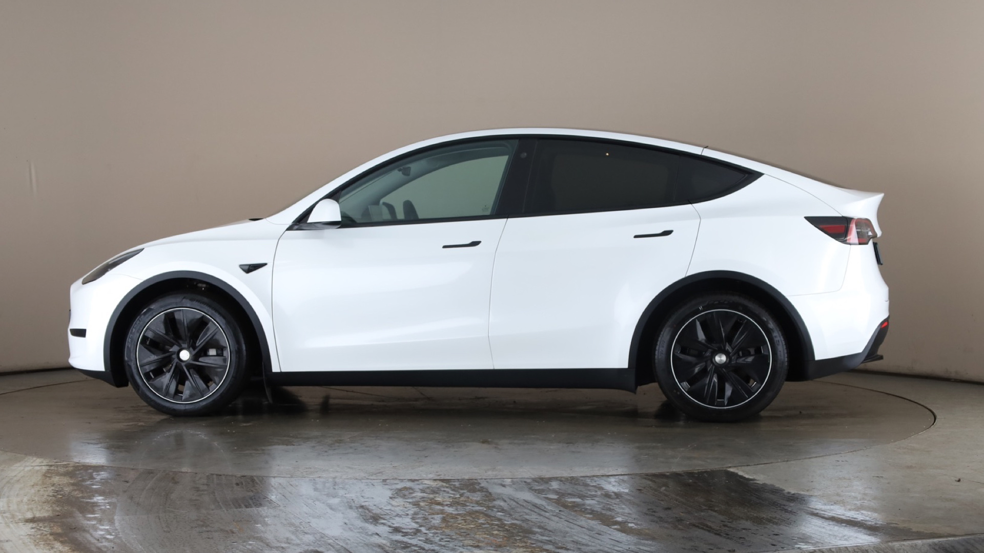 4020850 RWD 5dr Auto