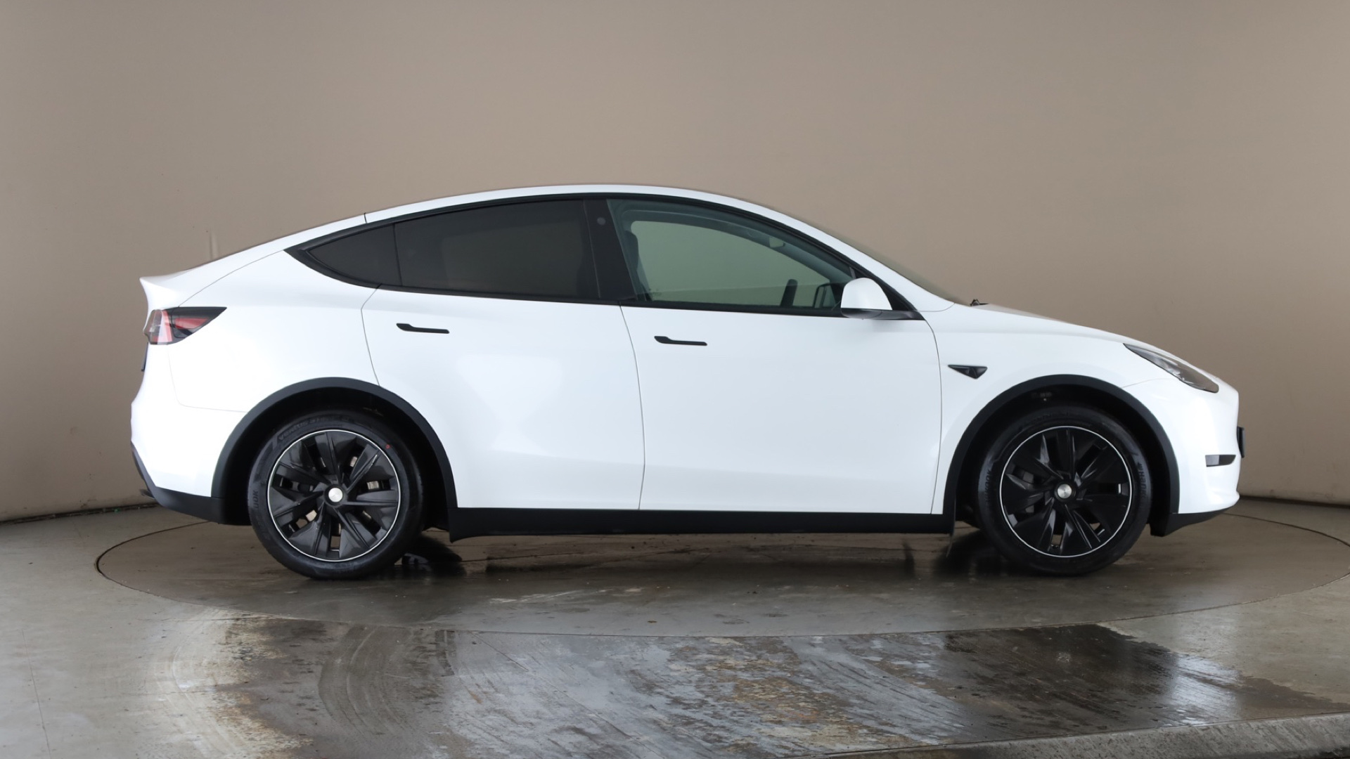 4020850 RWD 5dr Auto