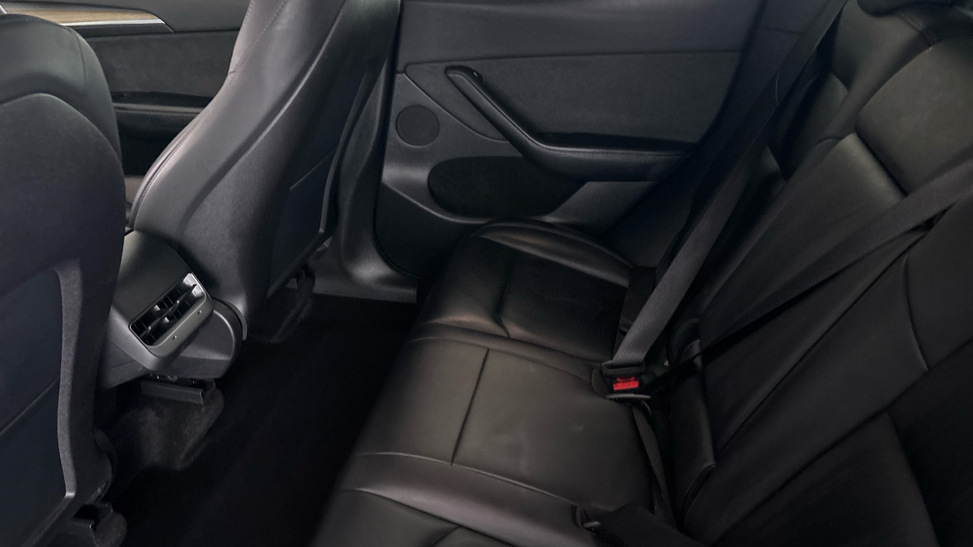 4020850 RWD 5dr Auto