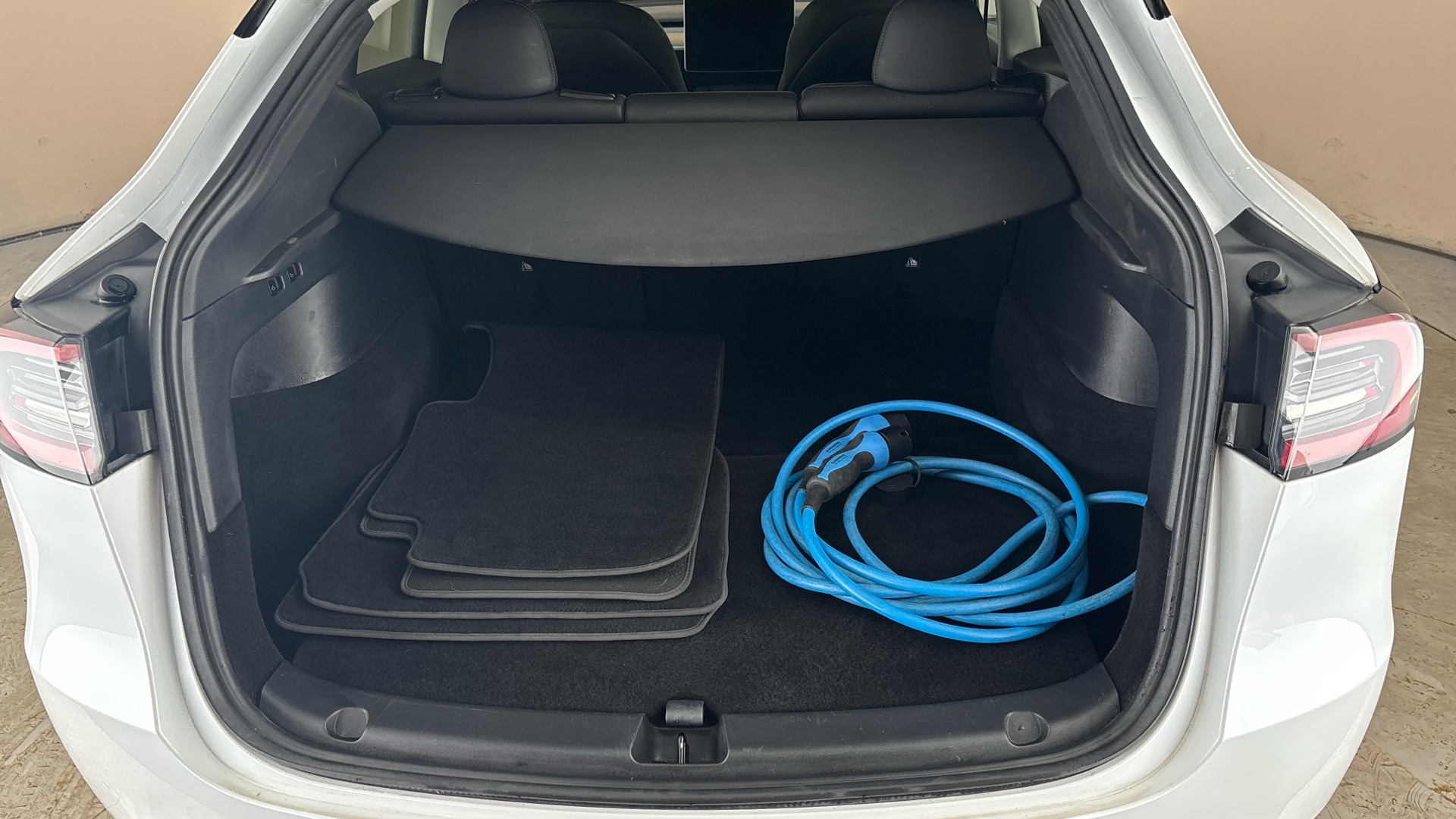 4020850 RWD 5dr Auto