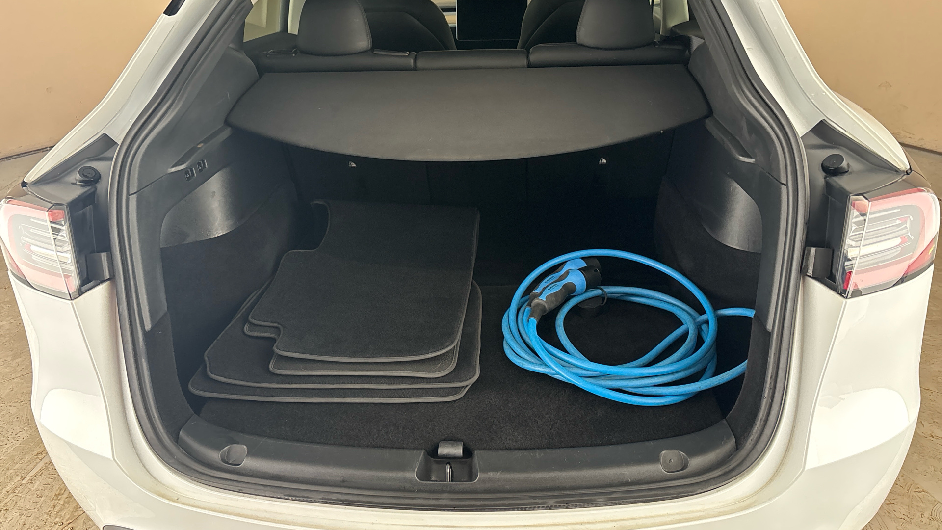 4020850 RWD 5dr Auto