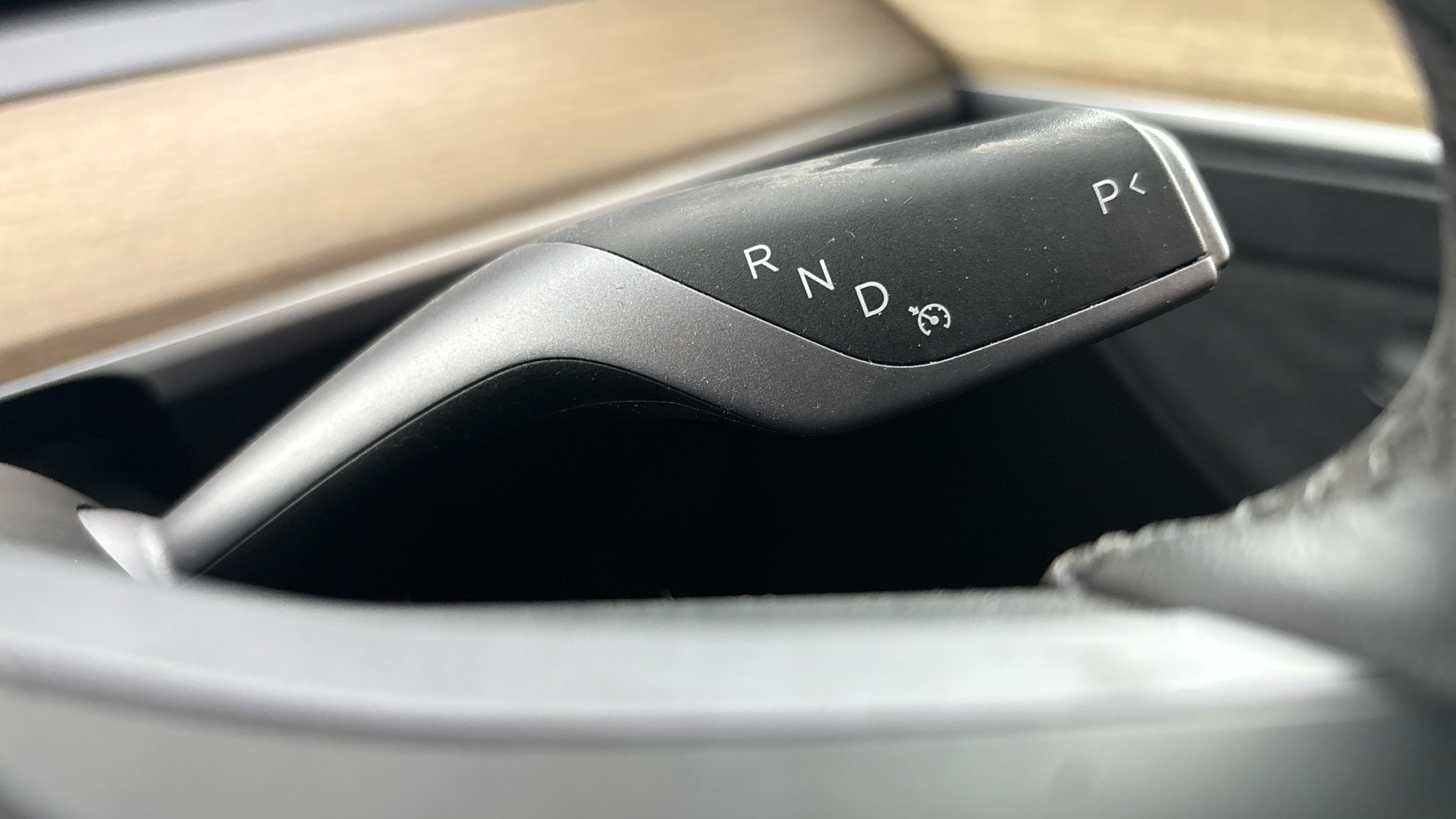 4020850 RWD 5dr Auto