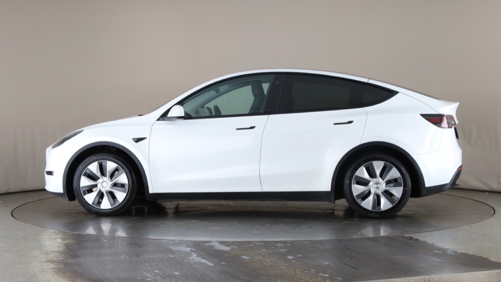 TESLA MODEL Y Image 2