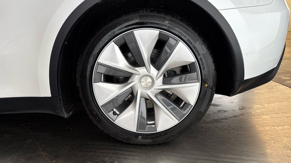 TESLA MODEL Y Image 18