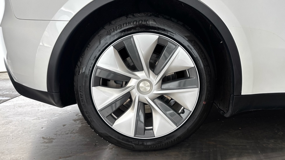 TESLA MODEL Y Image 19