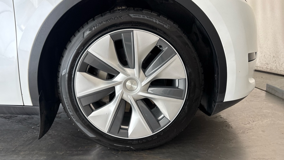 TESLA MODEL Y Image 20