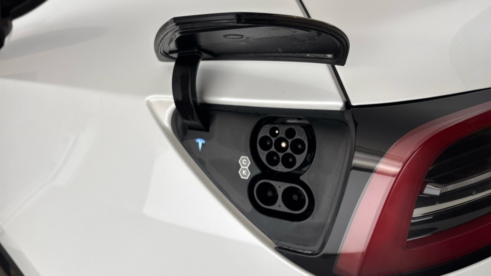 TESLA MODEL Y Image 21