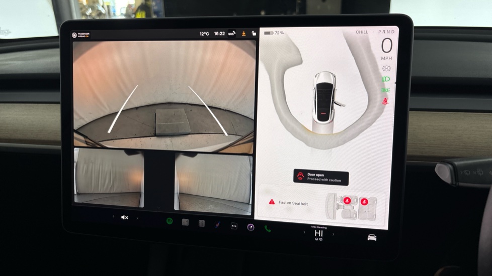 TESLA MODEL Y reverse camera