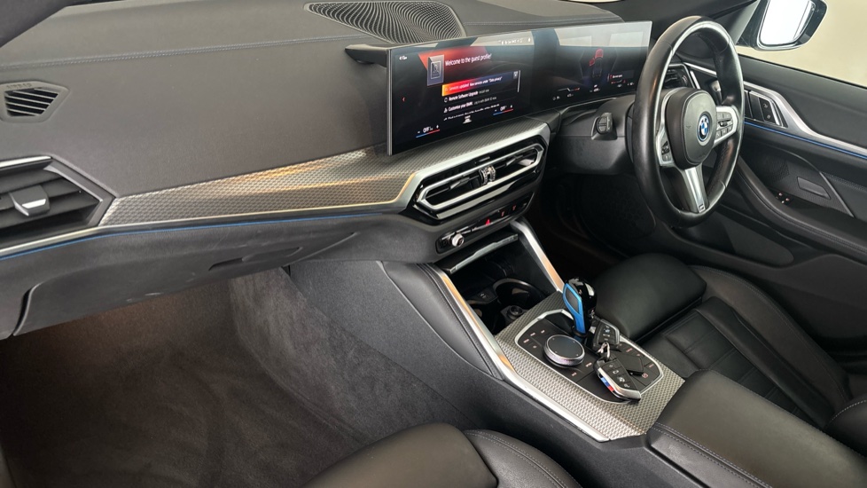 BMW I4 Image 10