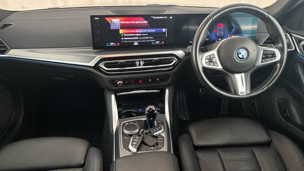 BMW I4 Image 11