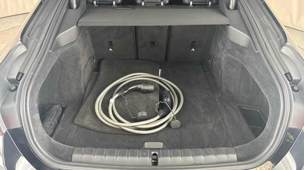BMW I4 Image 15
