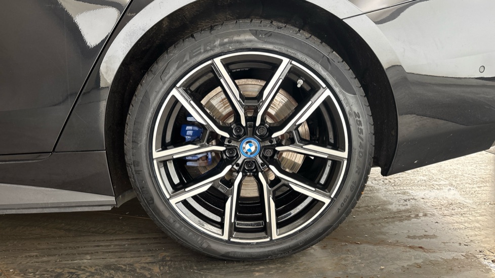 BMW I4 Image 18