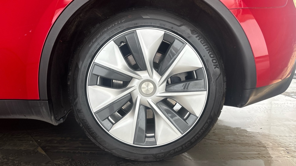 TESLA MODEL Y Image 18