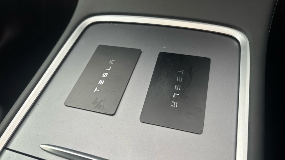 TESLA MODEL Y 2 keys available