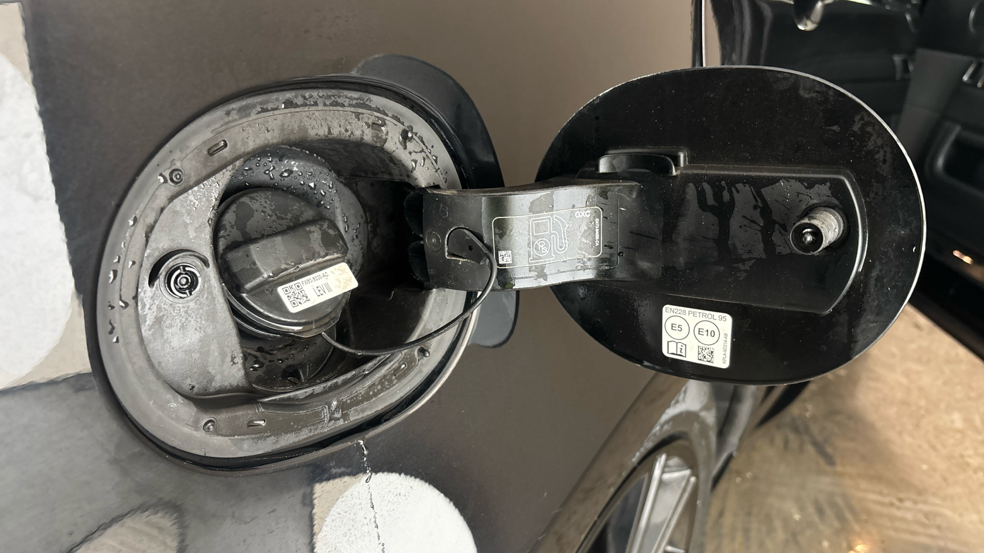 4020695 2.0 P400e HSE Dynamic Black 5dr Auto