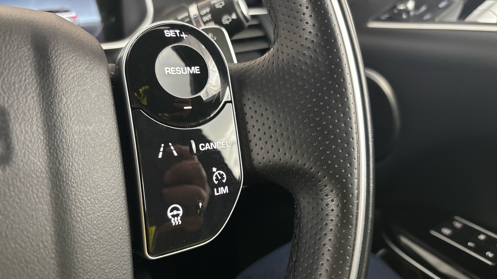 4020695 2.0 P400e HSE Dynamic Black 5dr Auto