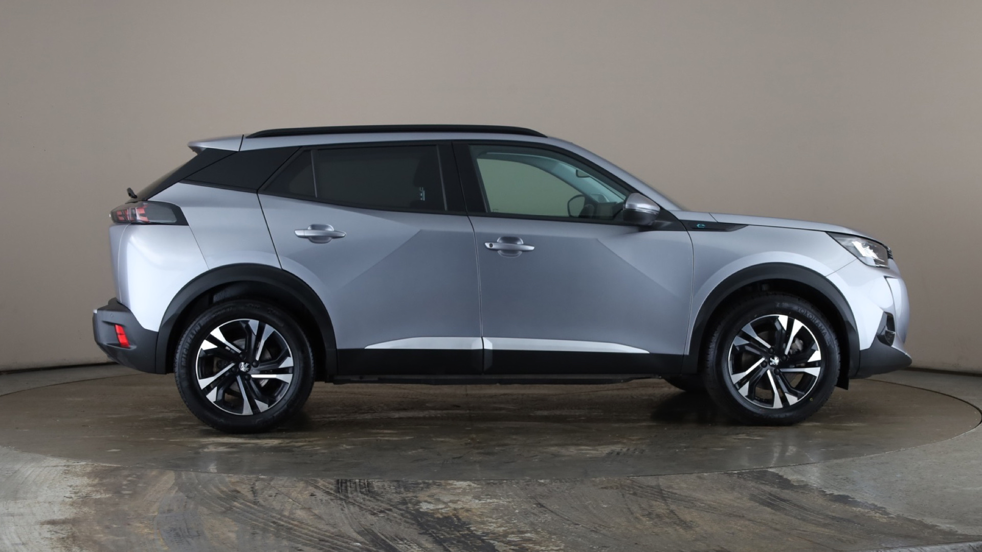 4020824 100kW Allure Premium 50kWh 5dr Auto