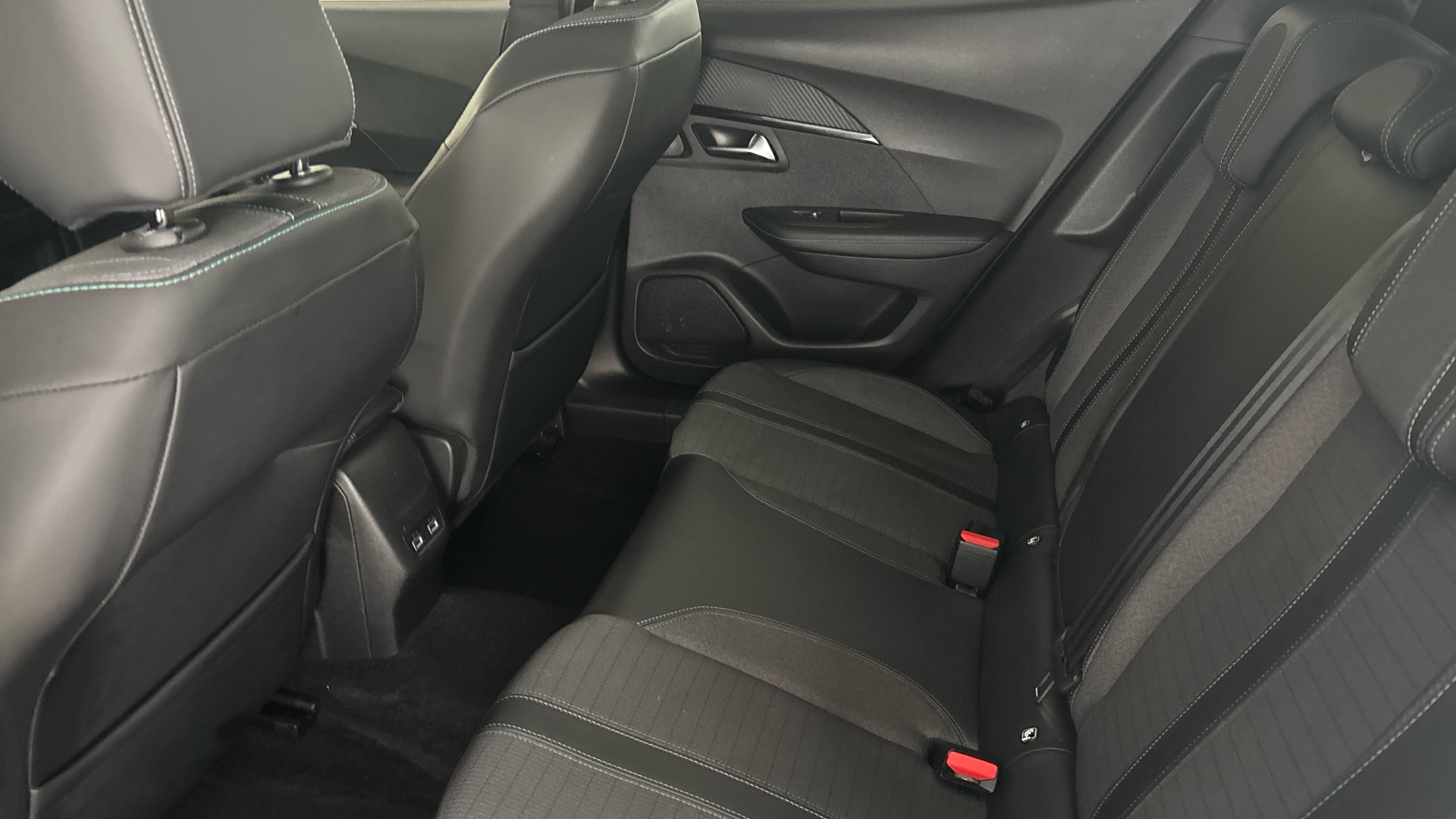 4020824 100kW Allure Premium 50kWh 5dr Auto