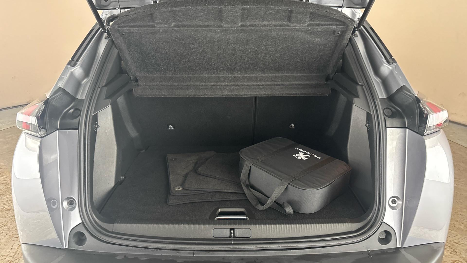 4020824 100kW Allure Premium 50kWh 5dr Auto