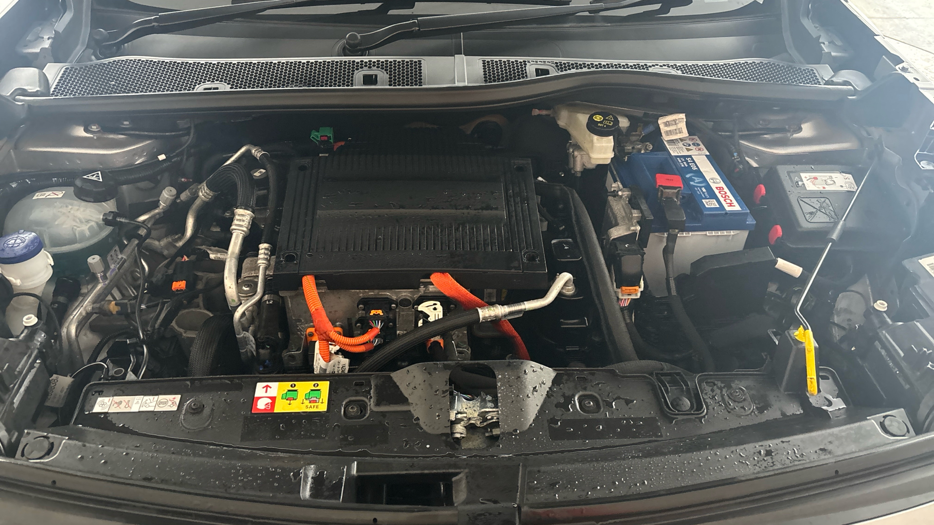 4020824 100kW Allure Premium 50kWh 5dr Auto