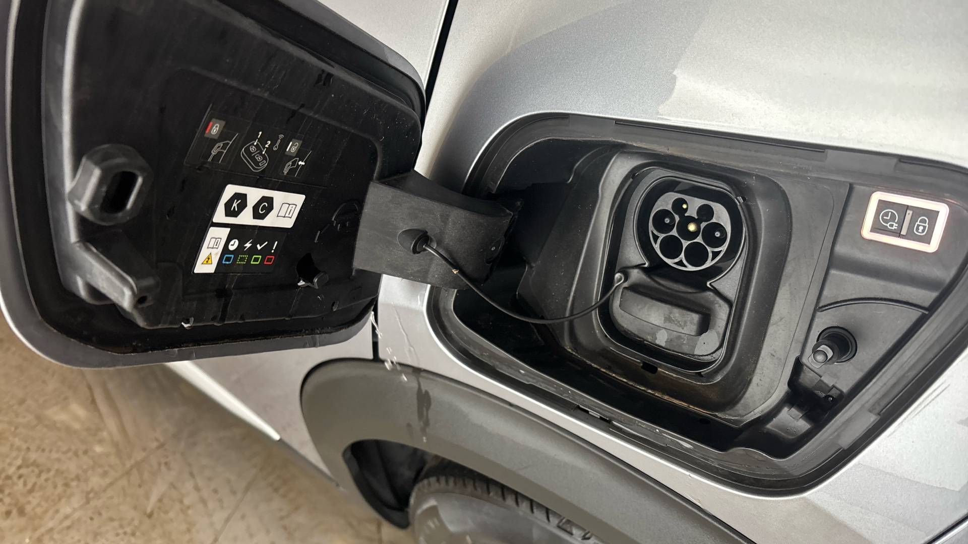 4020824 100kW Allure Premium 50kWh 5dr Auto