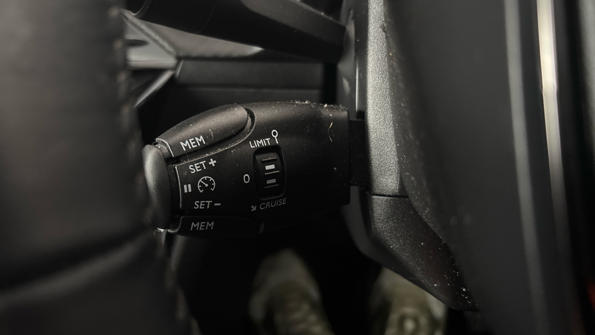 4020824 100kW Allure Premium 50kWh 5dr Auto