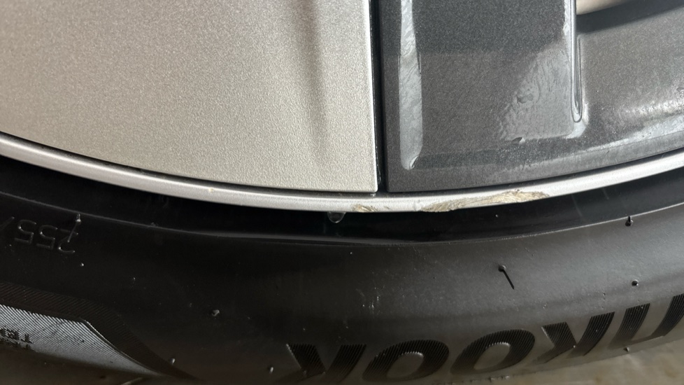 TESLA MODEL Y scuff