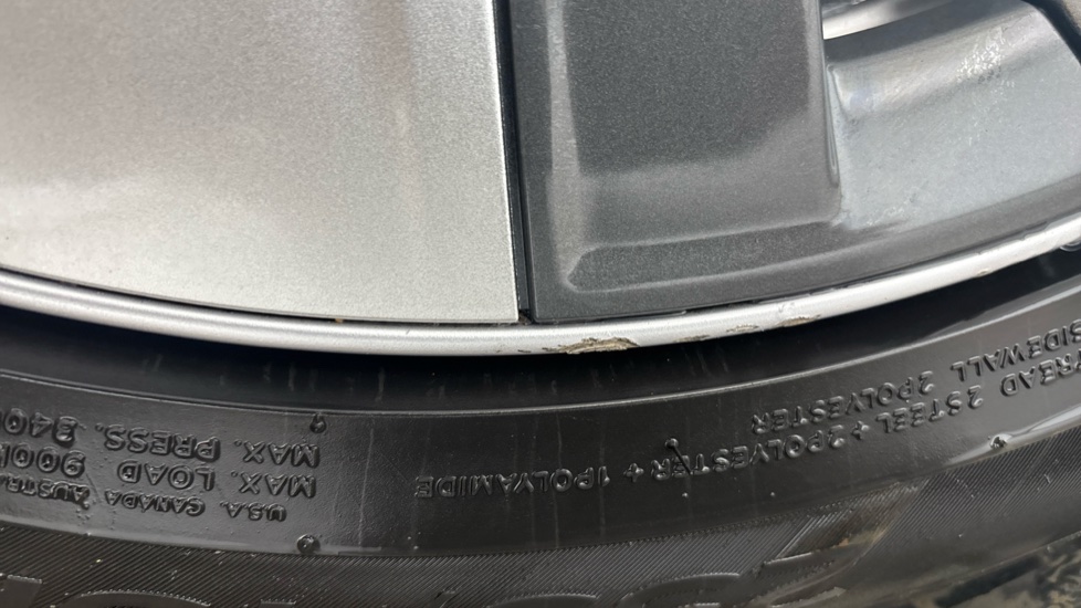 TESLA MODEL Y scuff
