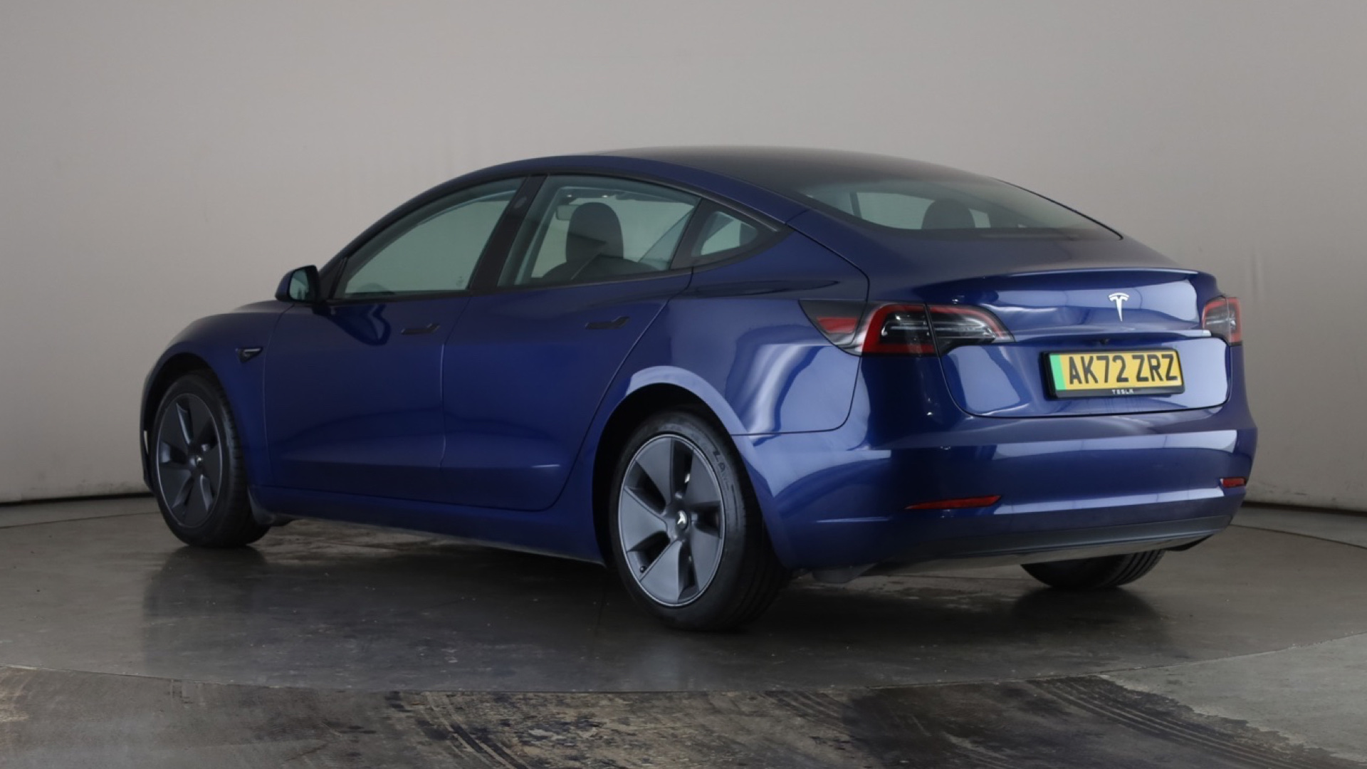 4027741 RWD 4dr Auto