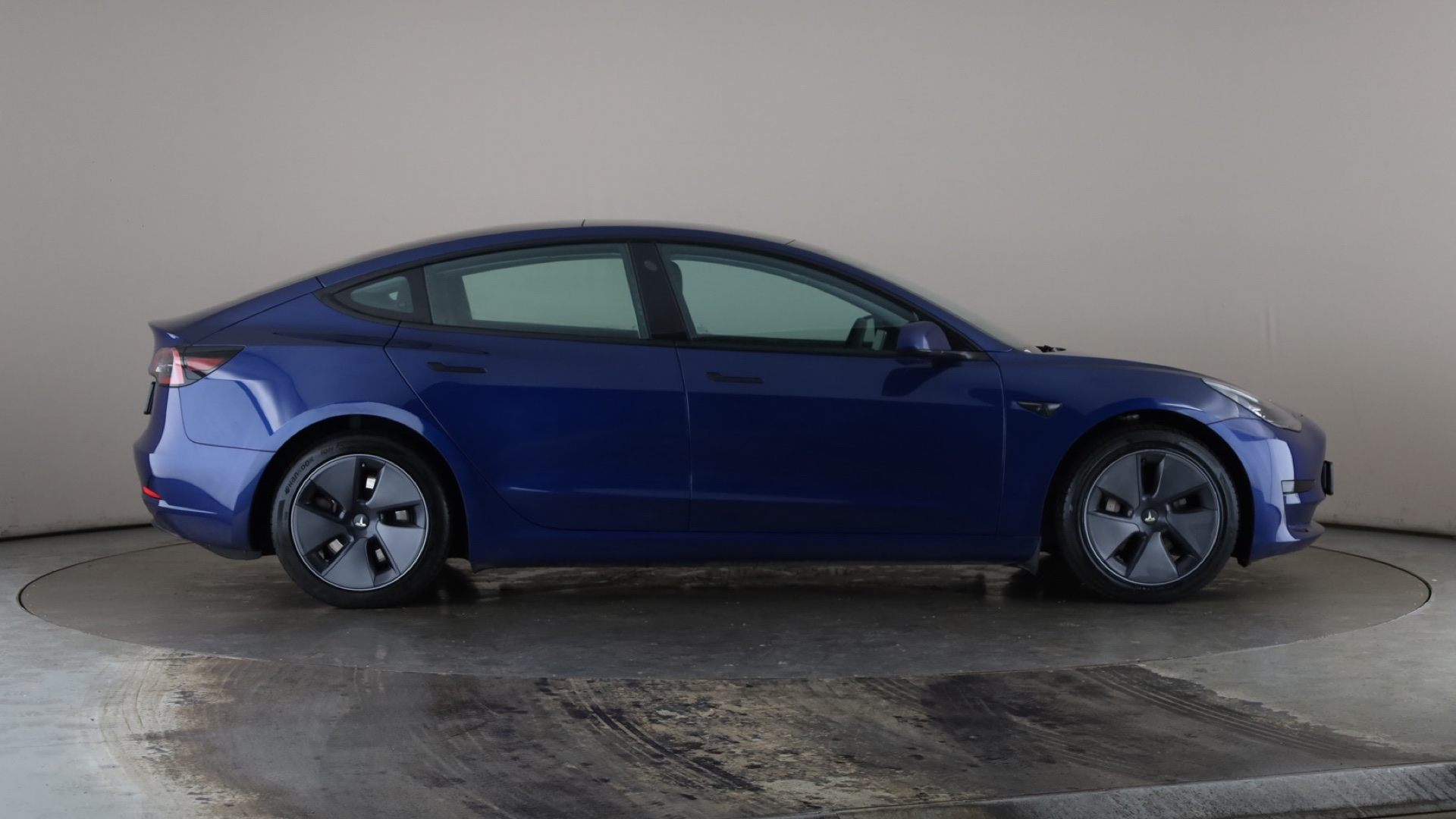 4027741 RWD 4dr Auto