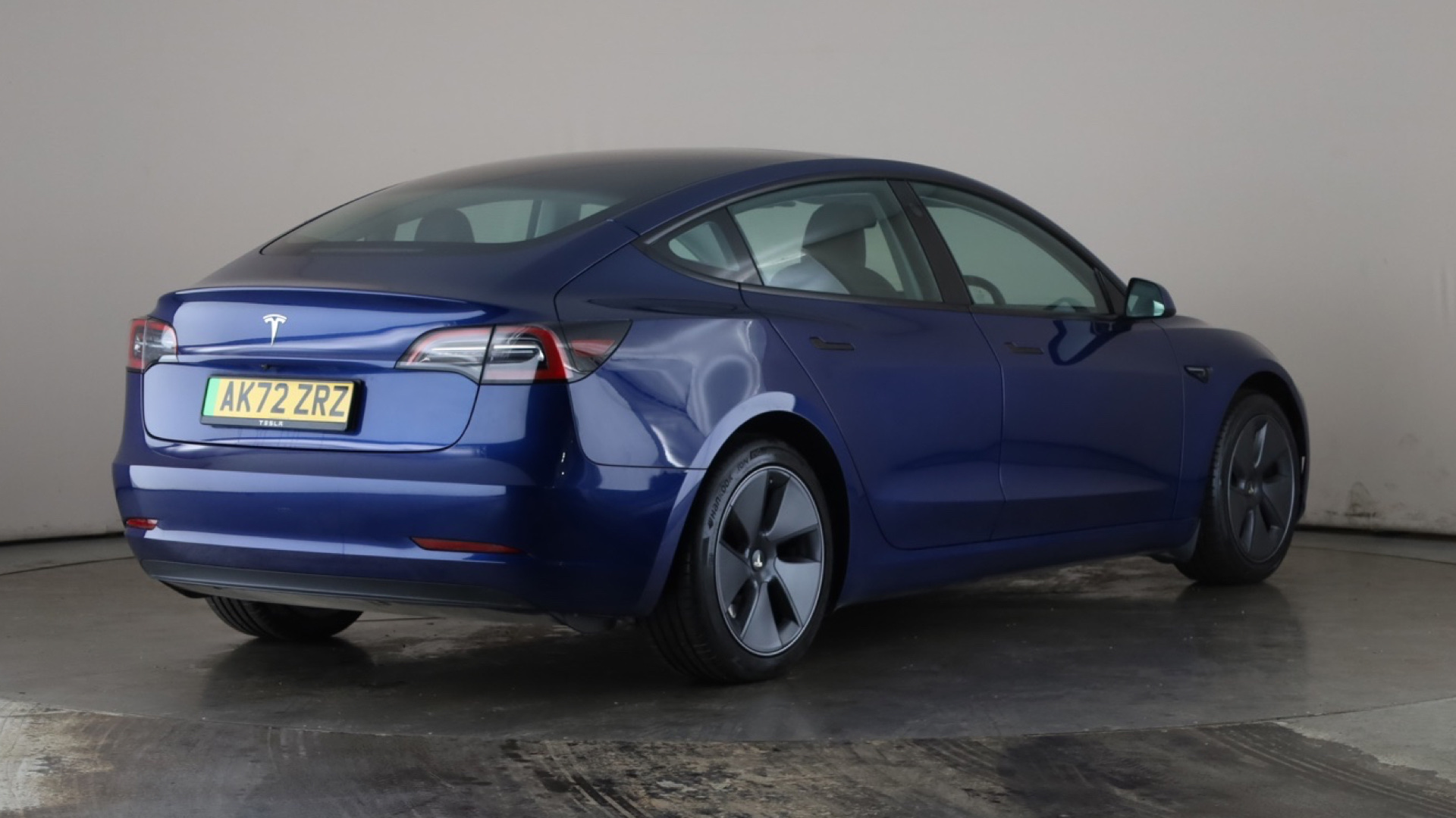 4027741 RWD 4dr Auto