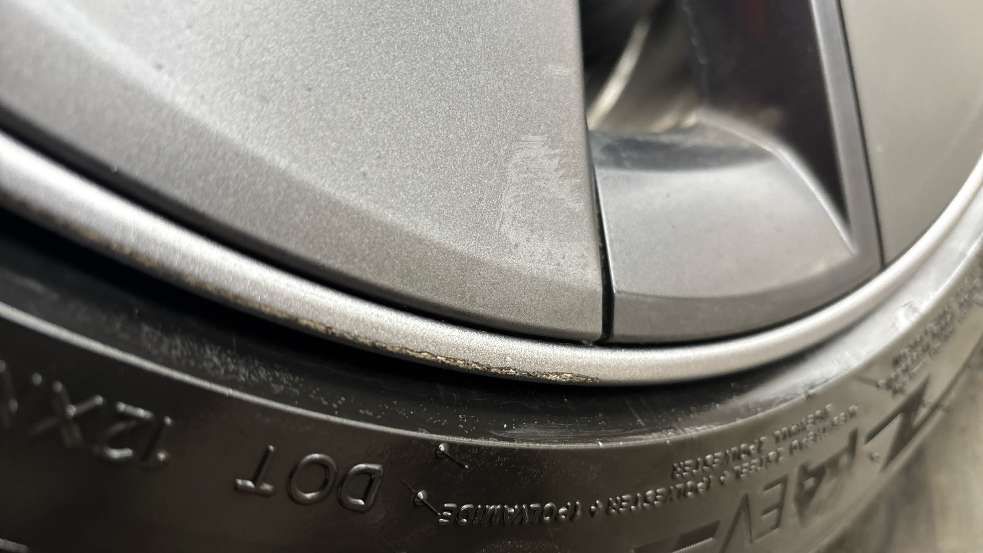 4027741 RWD 4dr Auto