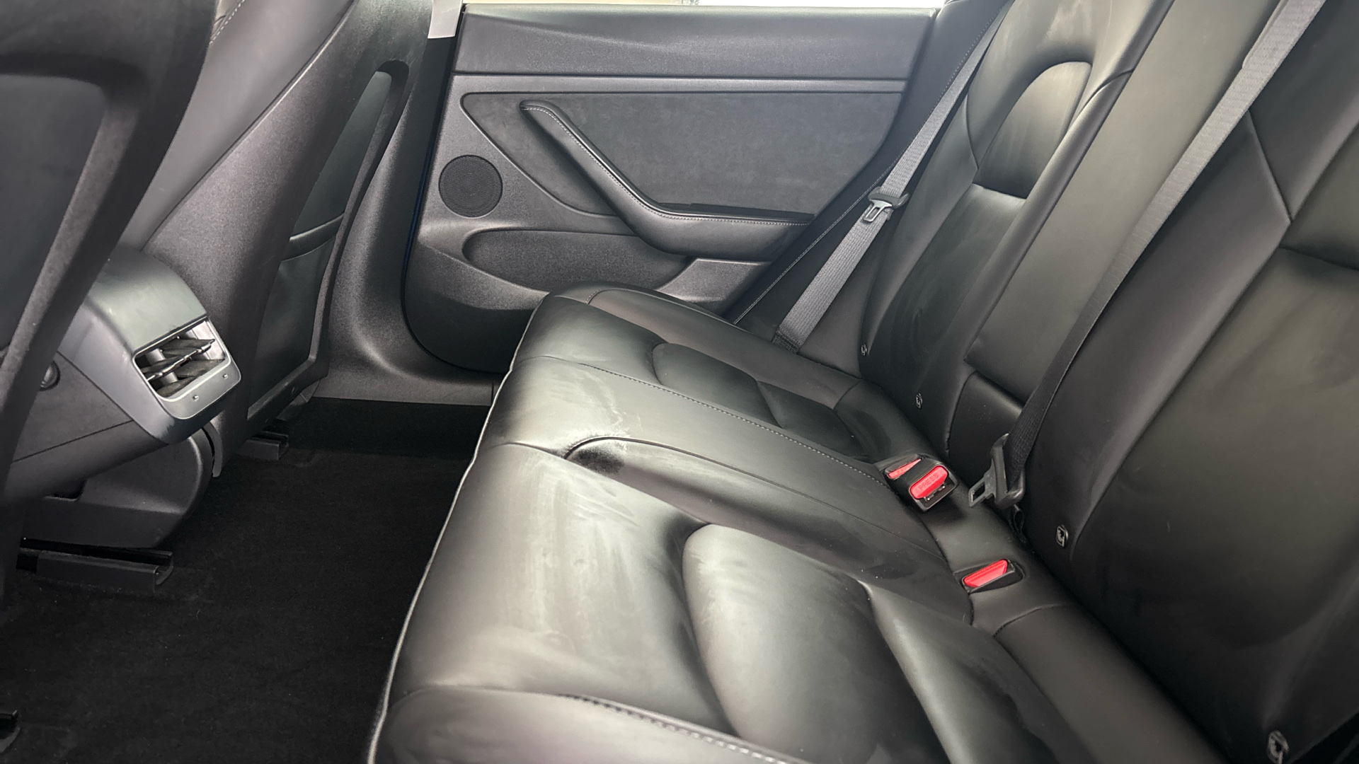 4027741 RWD 4dr Auto