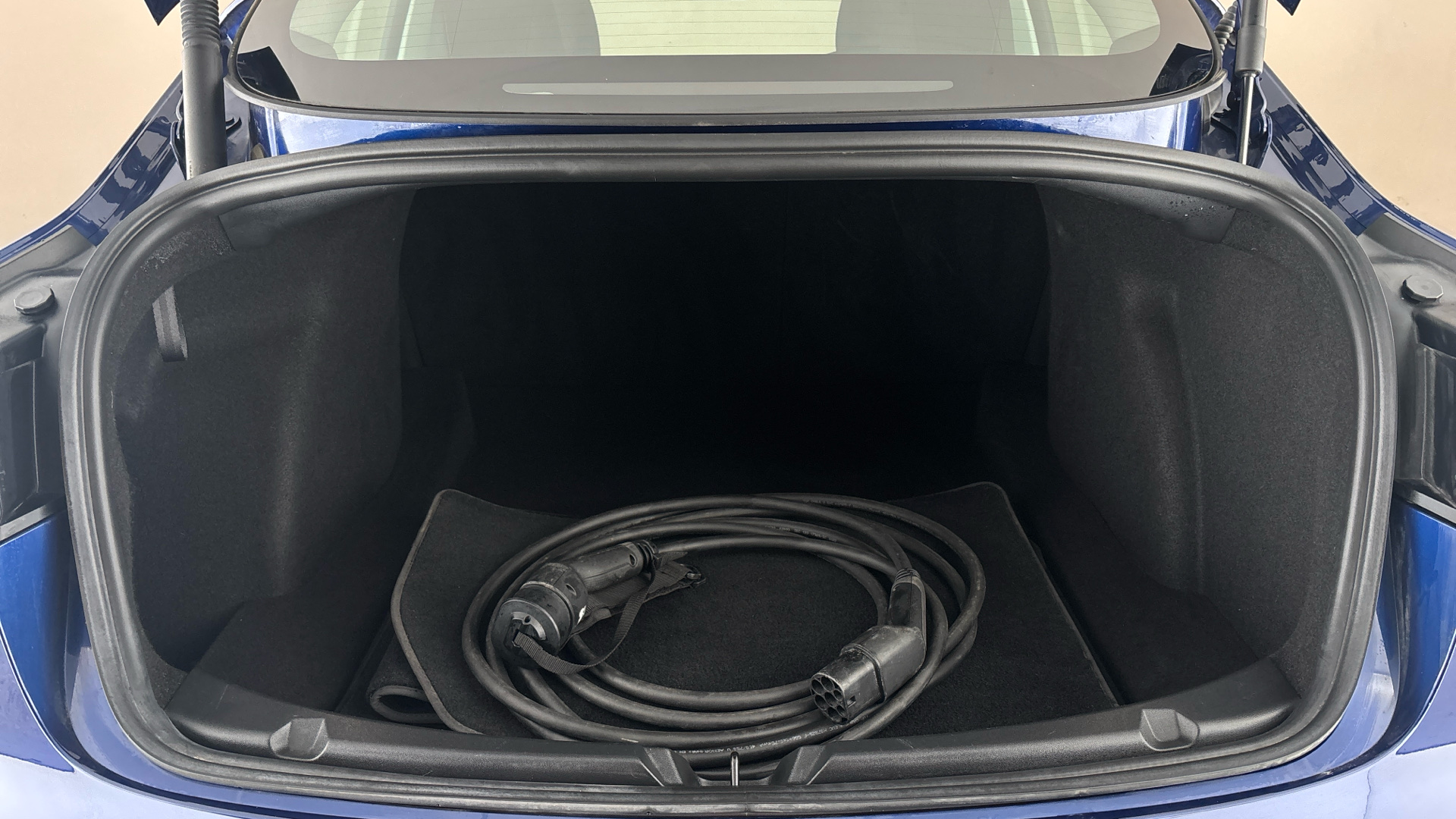 4027741 RWD 4dr Auto