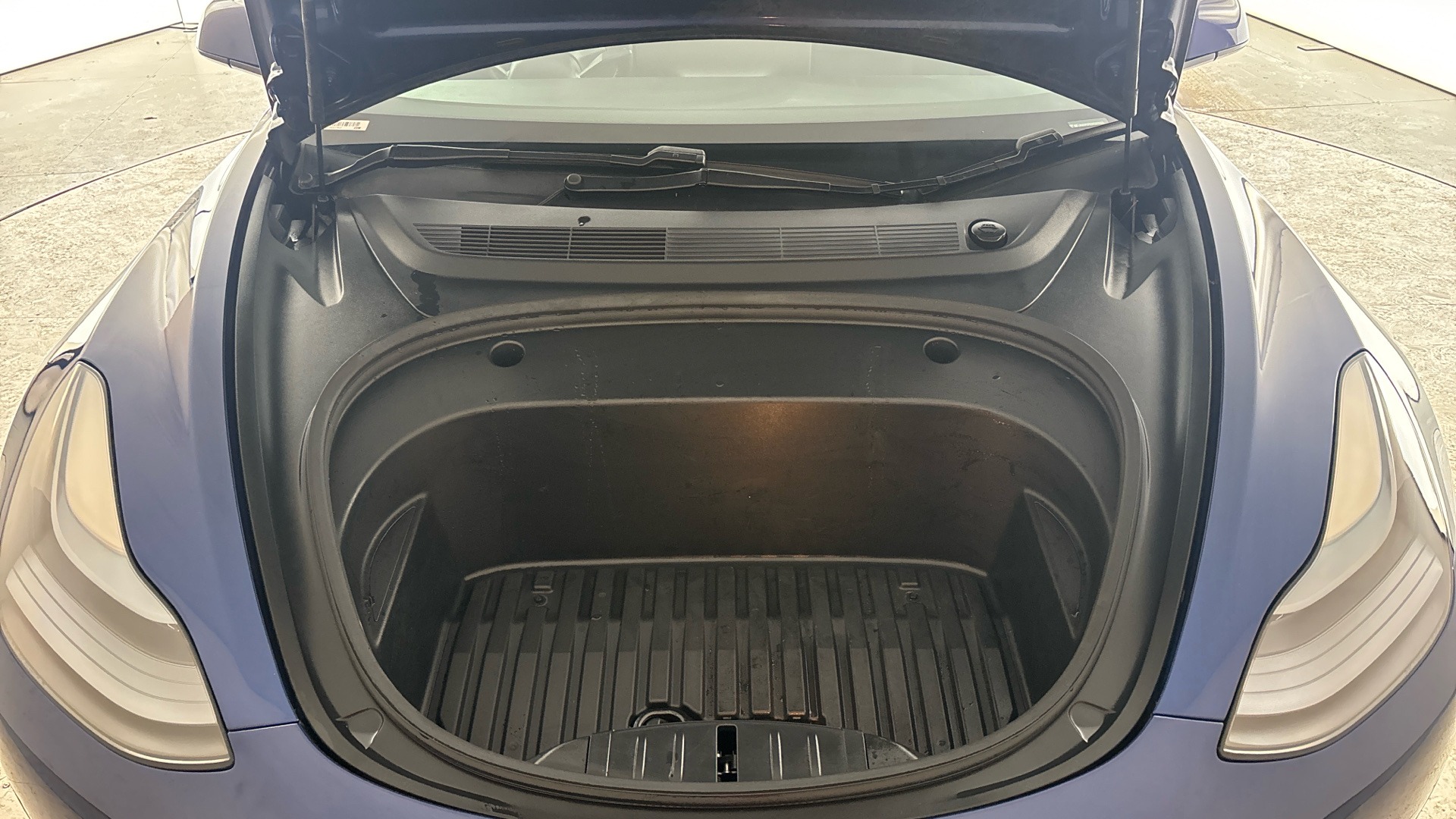 4027741 RWD 4dr Auto