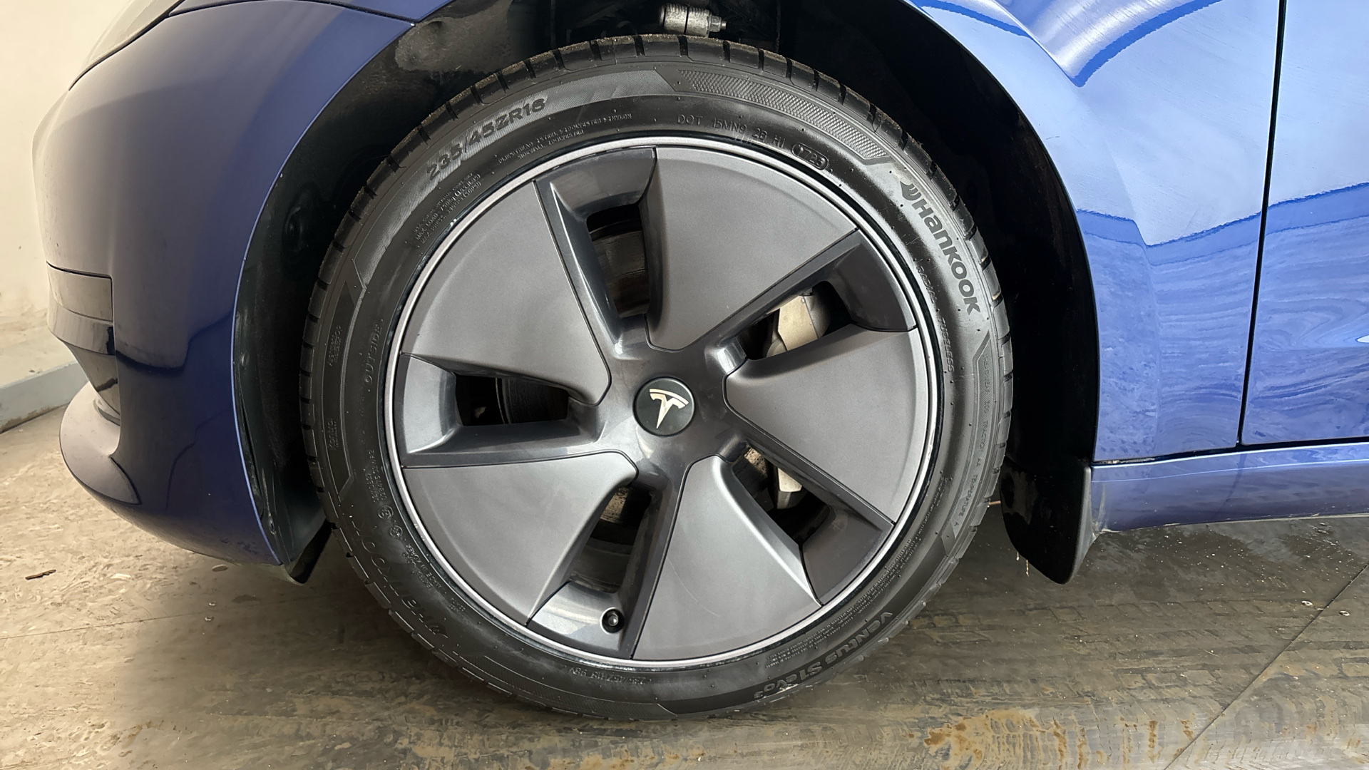 4027741 RWD 4dr Auto