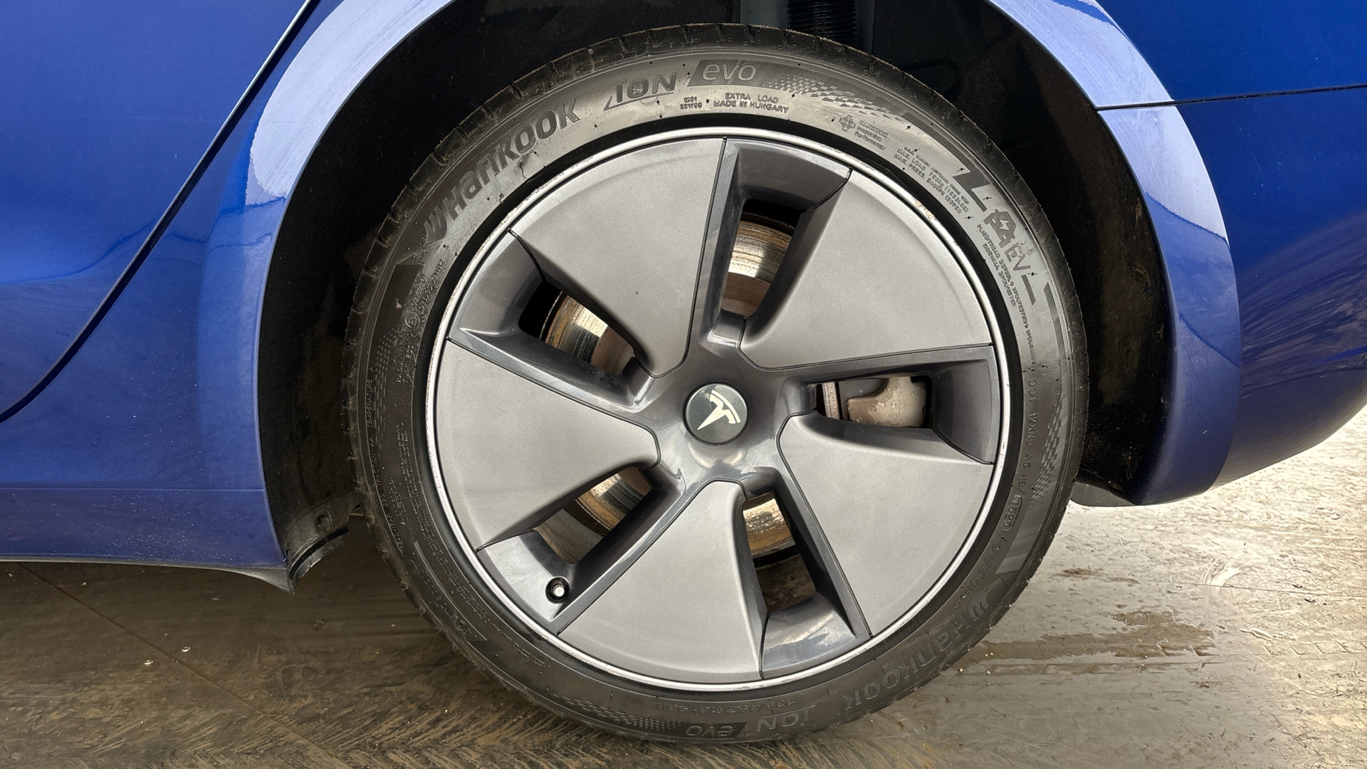 4027741 RWD 4dr Auto