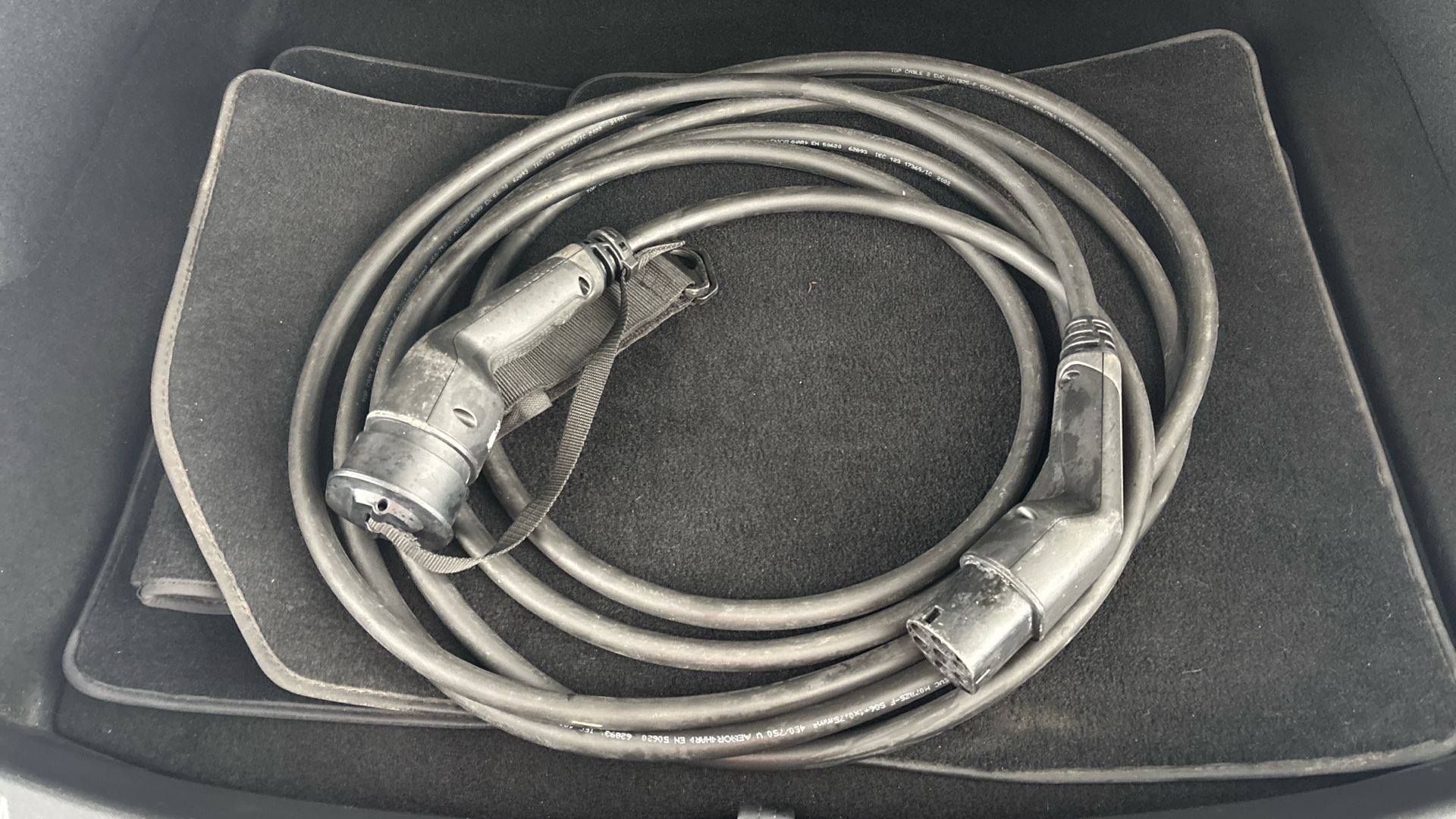 4027741 RWD 4dr Auto