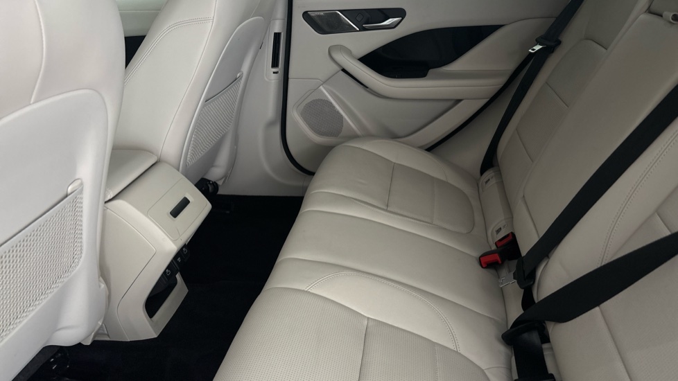 JAGUAR I-PACE Image 14