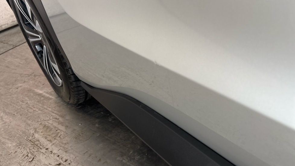 TOYOTA BZ4X dent