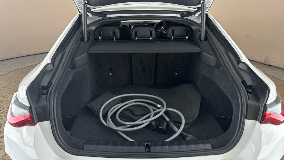 BMW I4 Image 15