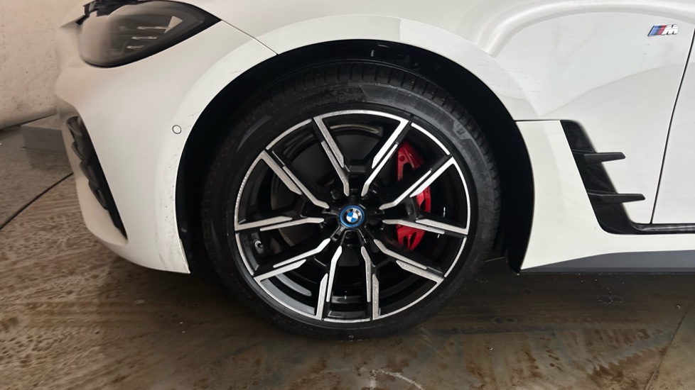BMW I4 Image 17
