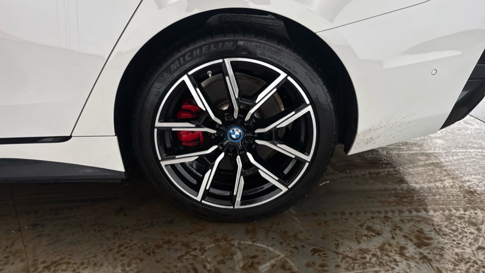 BMW I4 Image 18